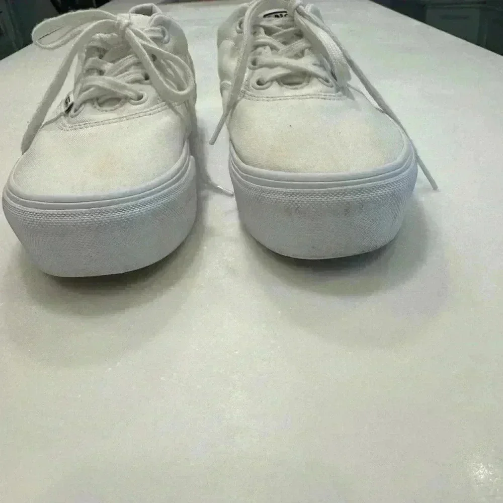 Vans women’s white on white chunky soles size 6 excellent!